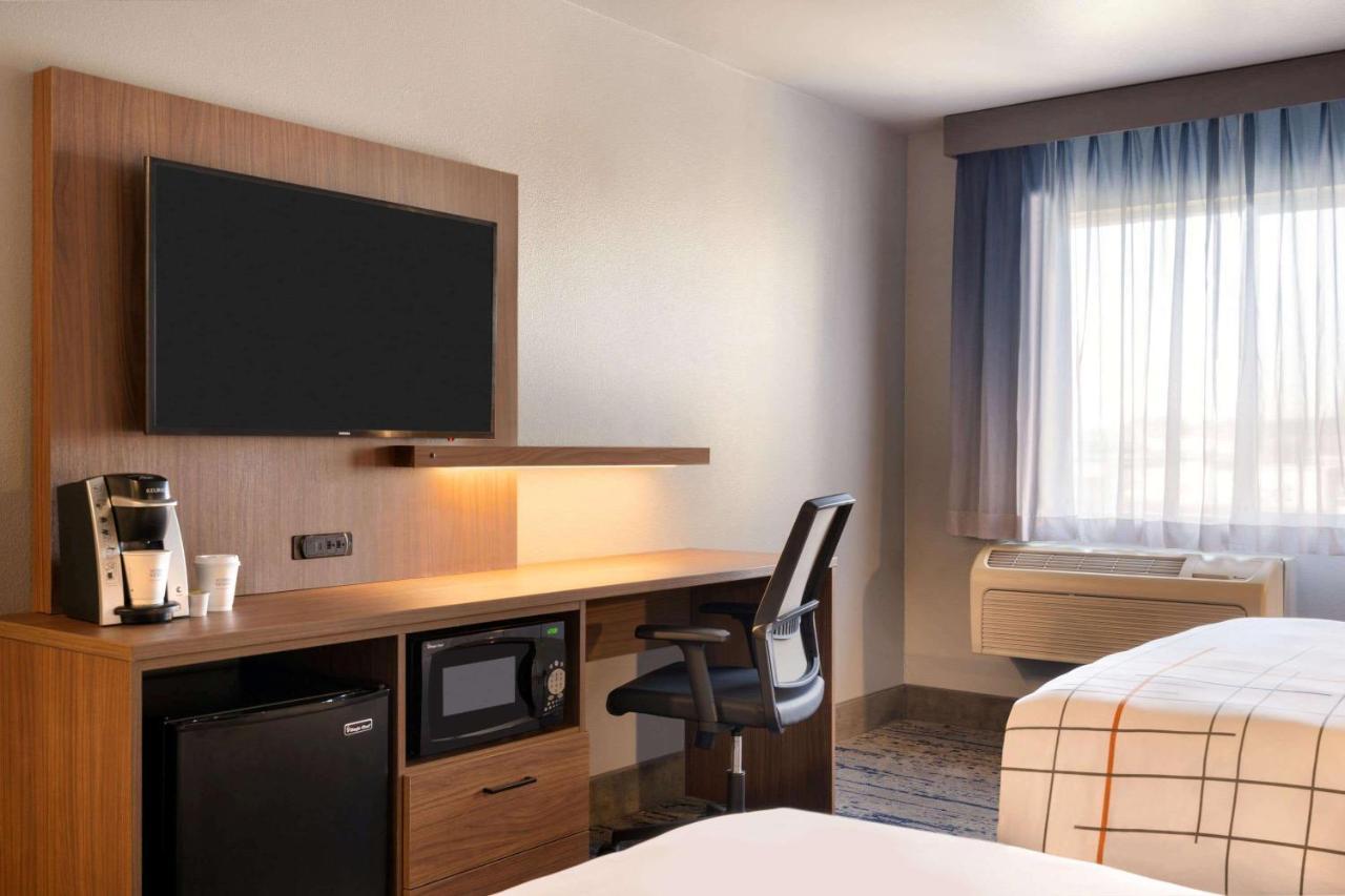 La Quinta Inn & Suites By Wyndham Springfield Exteriér fotografie