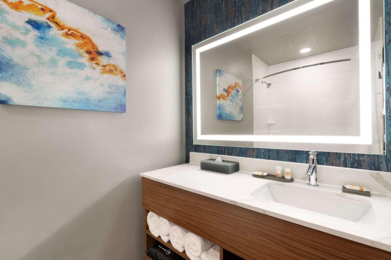 La Quinta Inn & Suites By Wyndham Springfield Exteriér fotografie