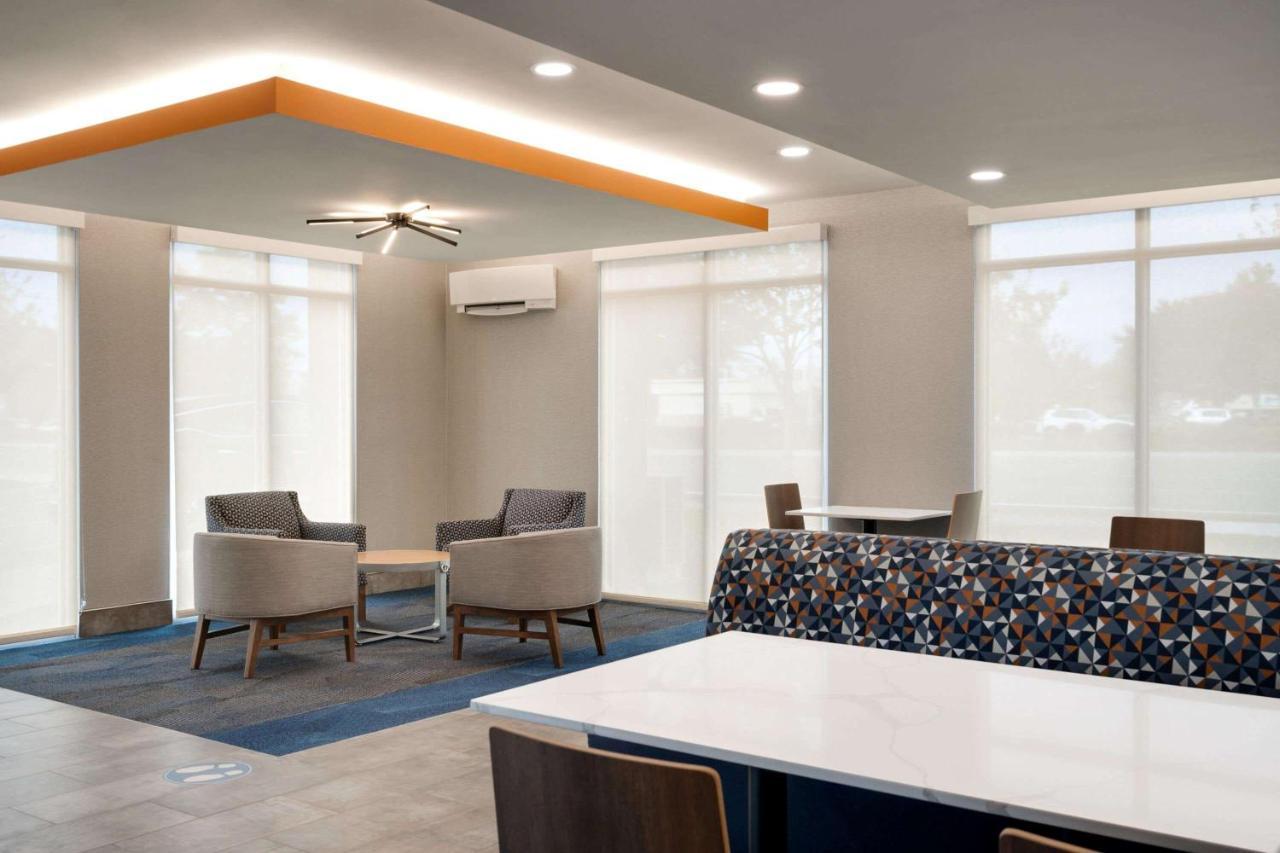 La Quinta Inn & Suites By Wyndham Springfield Exteriér fotografie
