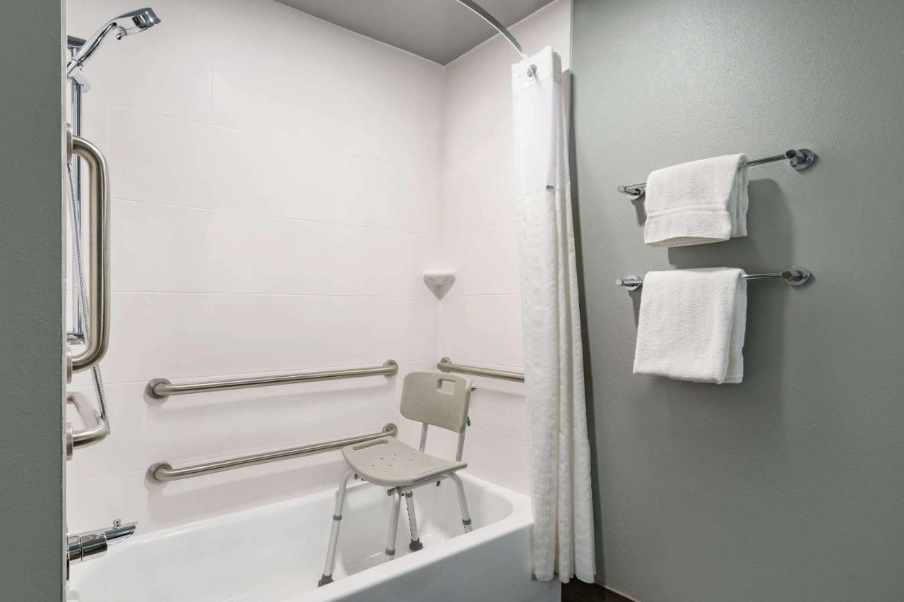La Quinta Inn & Suites By Wyndham Springfield Exteriér fotografie
