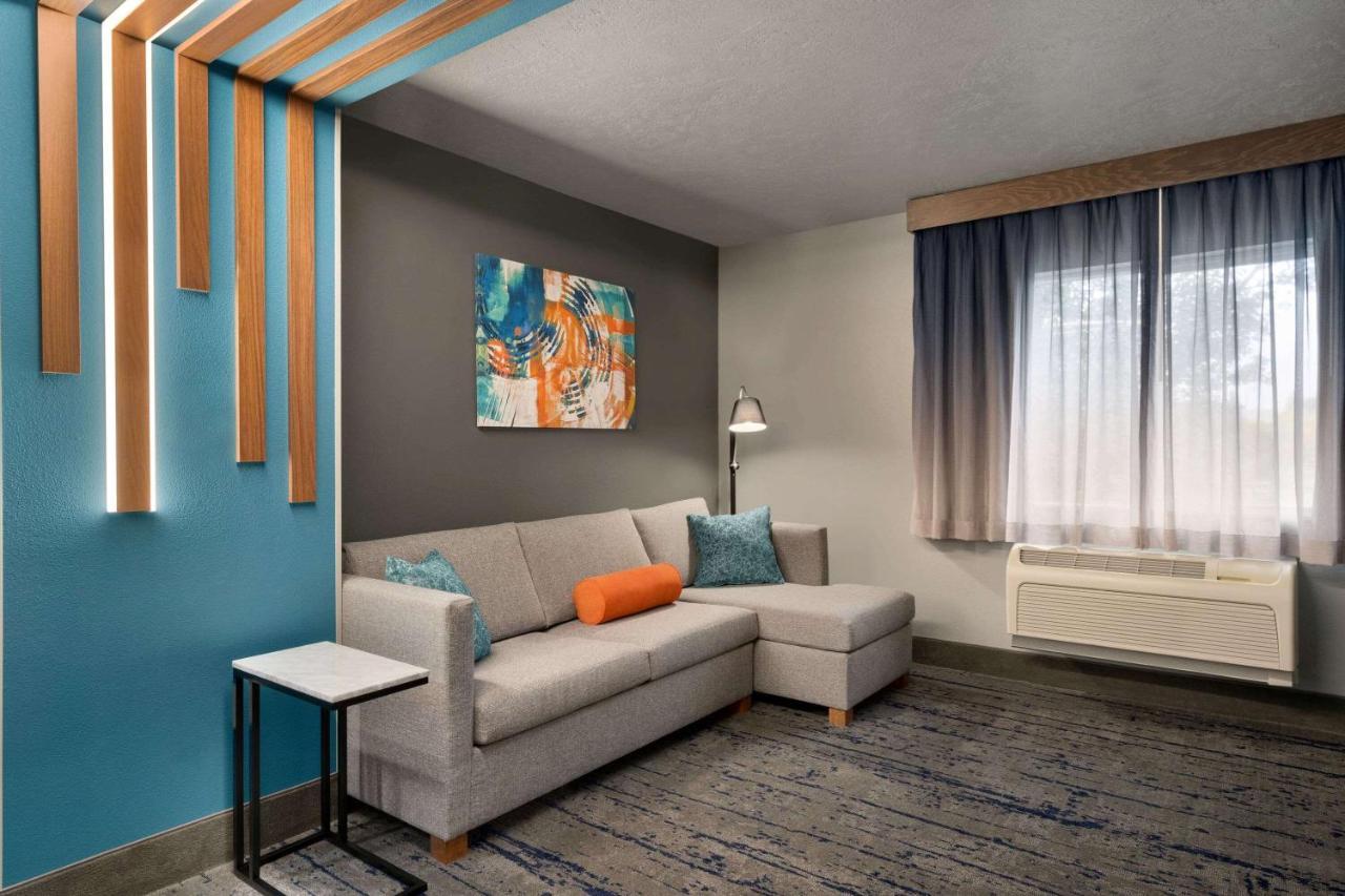 La Quinta Inn & Suites By Wyndham Springfield Exteriér fotografie